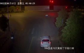 駕駛?cè)苏厥绿右?，被漢中交警查獲縮略圖