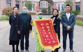 這個環(huán)衛(wèi)工人的暖心舉動，讓外地人決定在漢中買房！縮略圖